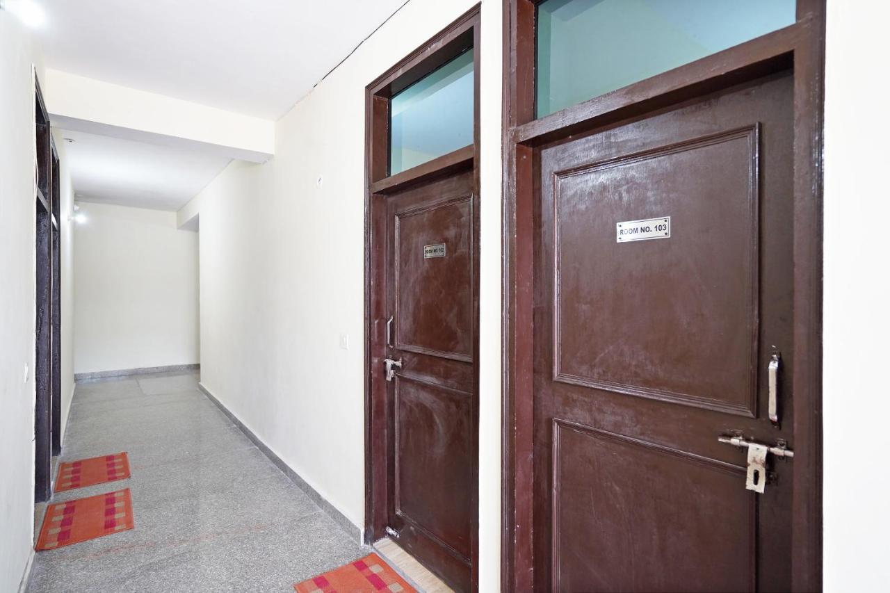 Oyo 46744 Hotel Yash New Delhi Exterior photo