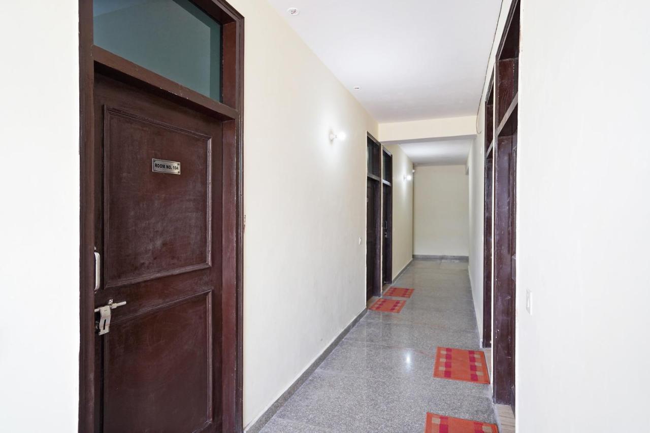 Oyo 46744 Hotel Yash New Delhi Exterior photo