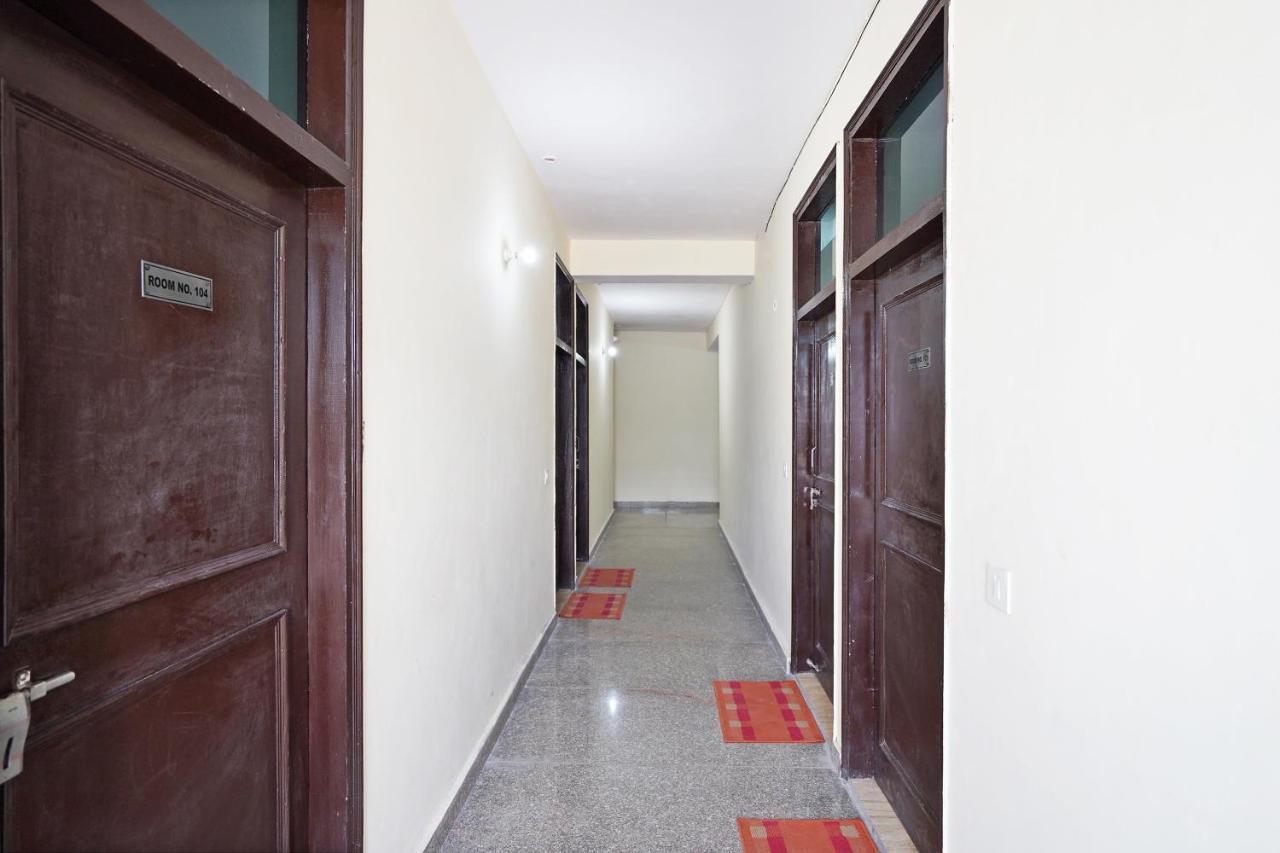 Oyo 46744 Hotel Yash New Delhi Exterior photo